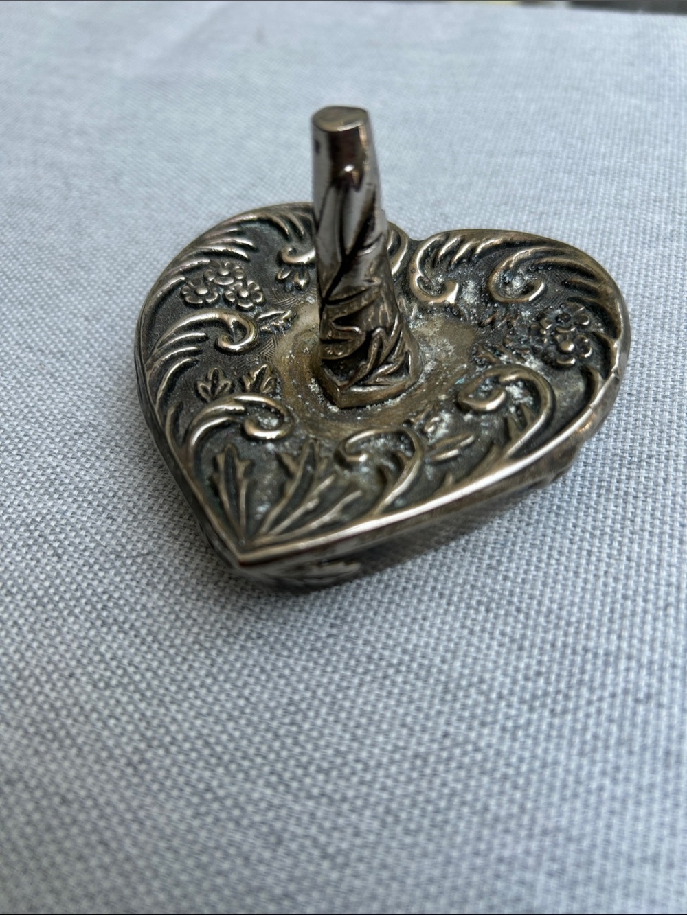 Godinger Silver Heart-Shaped Ring Holder with Floral Scroll Design